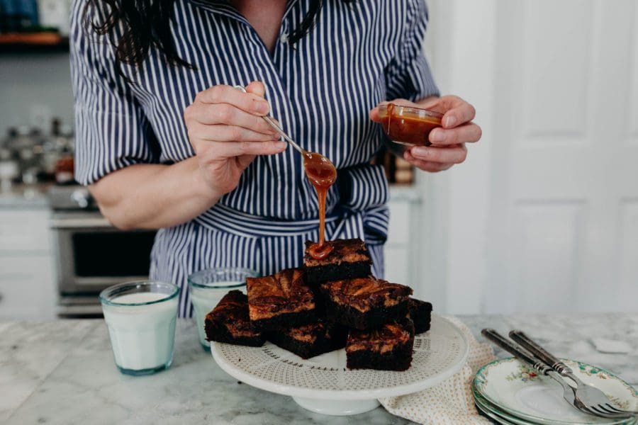 Bourbon Caramel Brownies + A KENTUCKY DERBY GIVEAWAY!