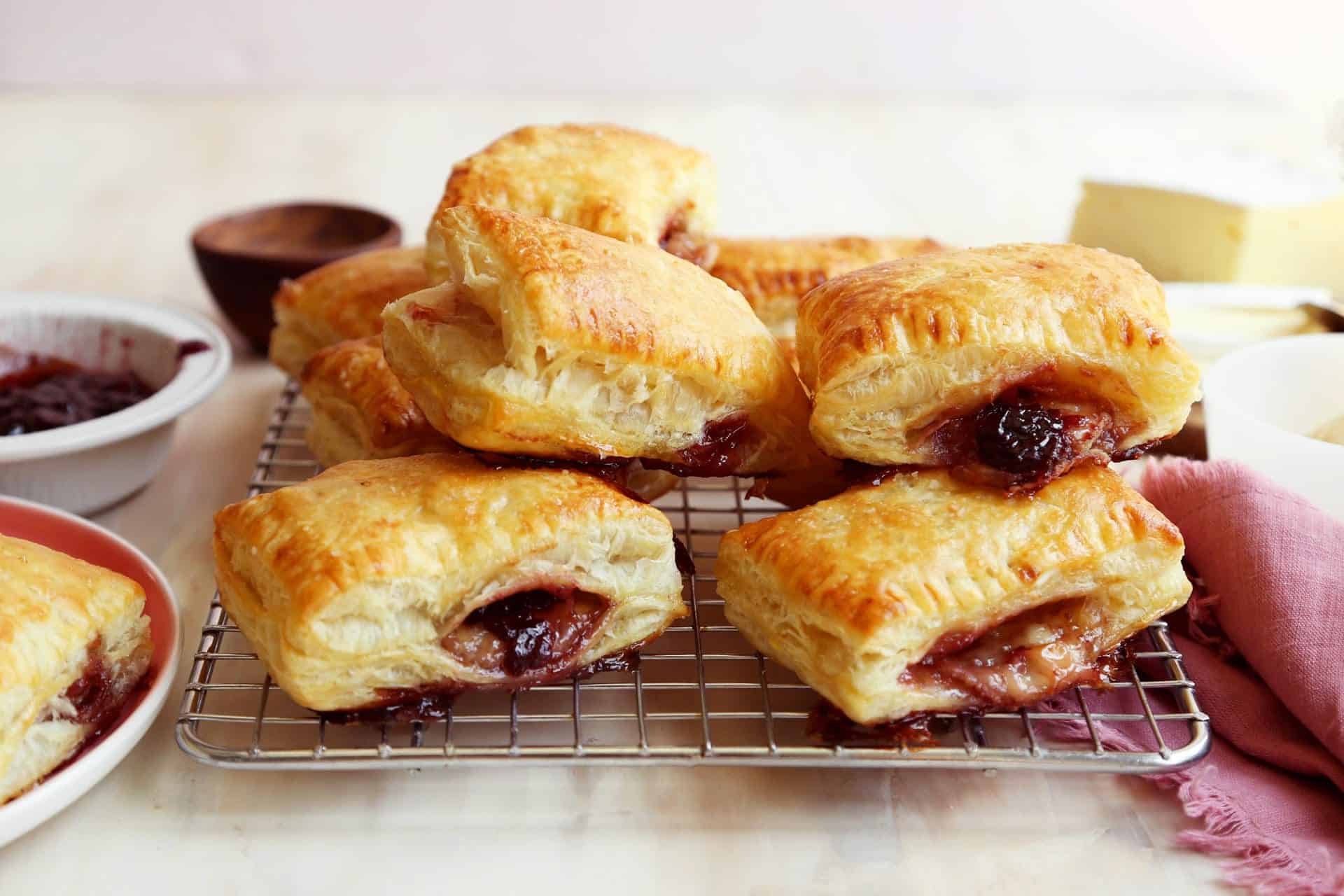 Bite-Sized Baked Brie In Puff Pastry