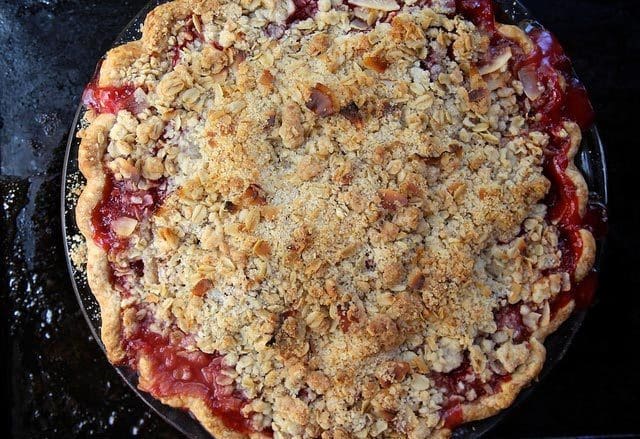 strawberry-rhubarb-crumb-pie