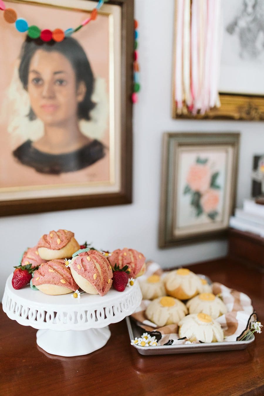 Strawberry and Vanilla Bean Daisy Conchas (Mexican Sweet Breads)