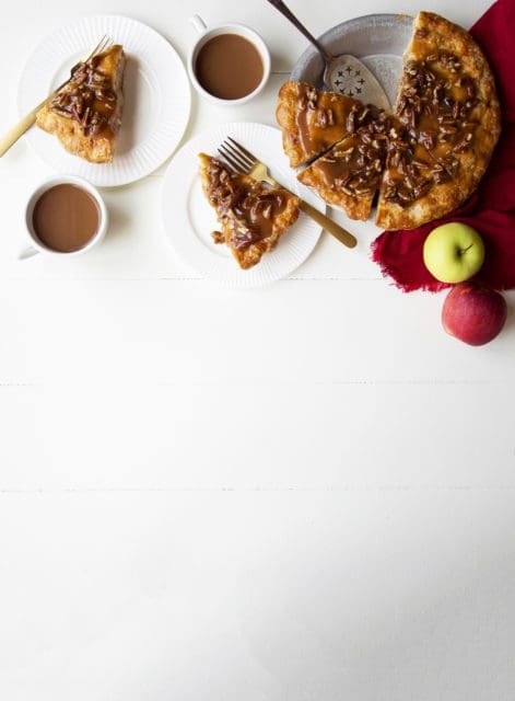 Sliced apple pie with praline topping.