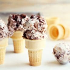 double scoops of no-churn ice cream on cones