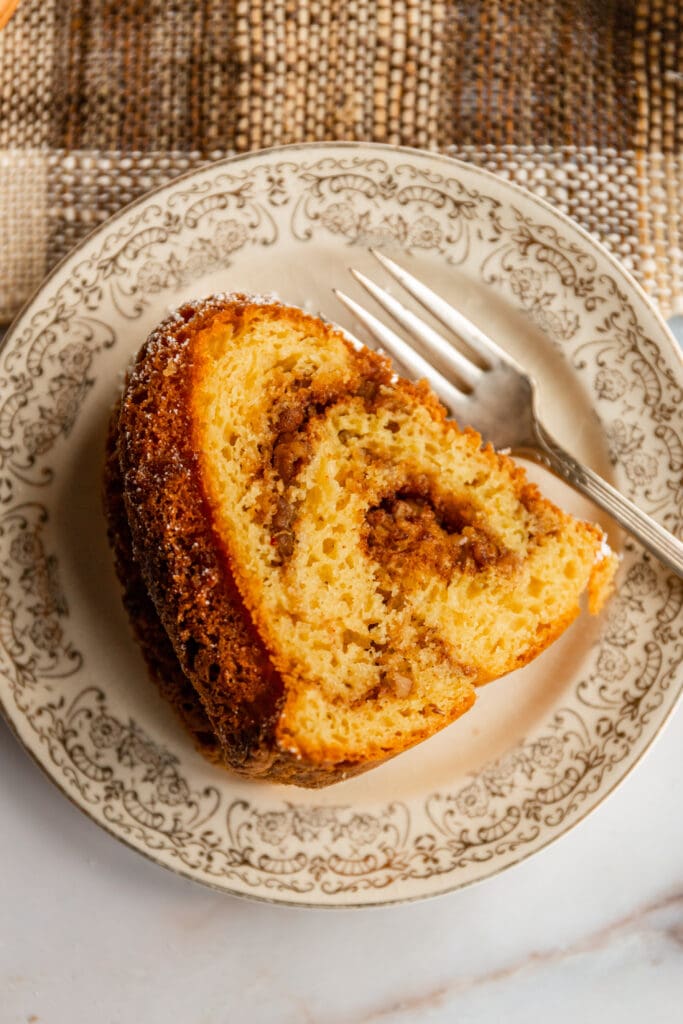 The Perfect Cake Bundt Pan - Hammacher Schlemmer