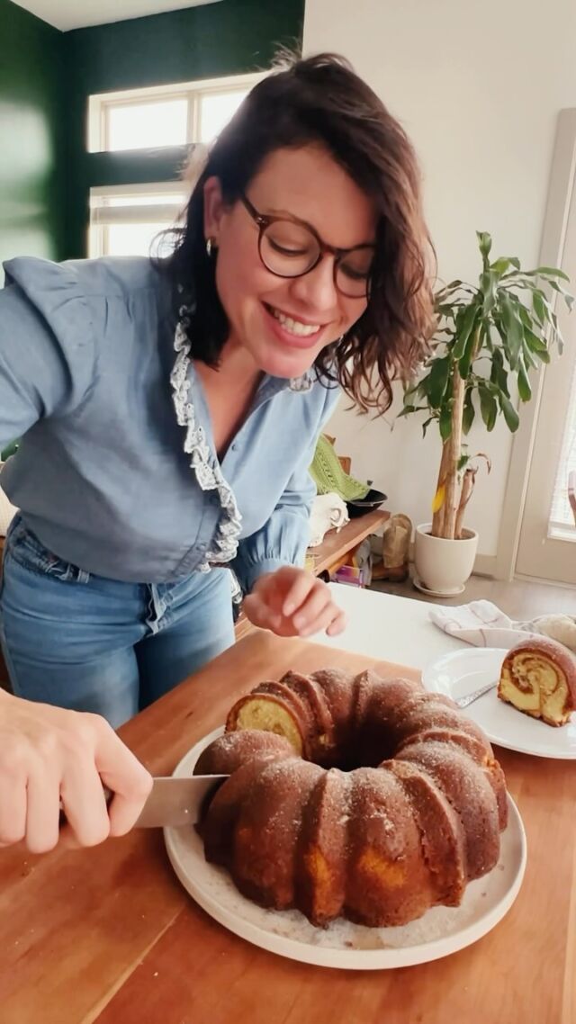 Boyfriend's mom got me a Gingerbread House shaped Bundt pan for Christmas.  I hate the taste of Gingerbread, so I made a chocolate chip banana pound  cake instead. How cute! : r/Baking